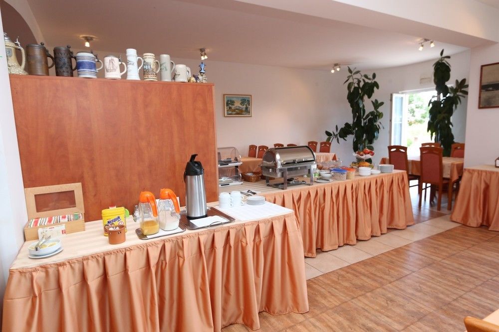 Bed & Breakfast Jugo Novalja Exterior photo